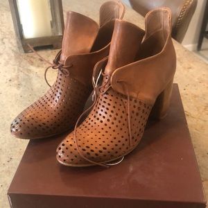 Leonardo Principi Italian Leather Tie Bootie - worn - Size 6